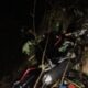 Warga menemukan sepeda motor CBR hitam list merah tertimbun material longsor di dekat TPA Sampah Batu Bola Padangsidimpuan. (Waspada/Ist)
