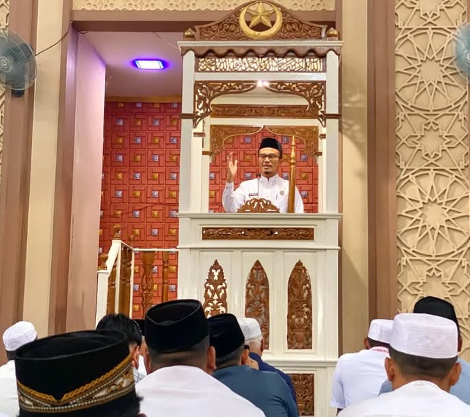 Wali Kota HRB Khatib Jumat di Masjid Agung