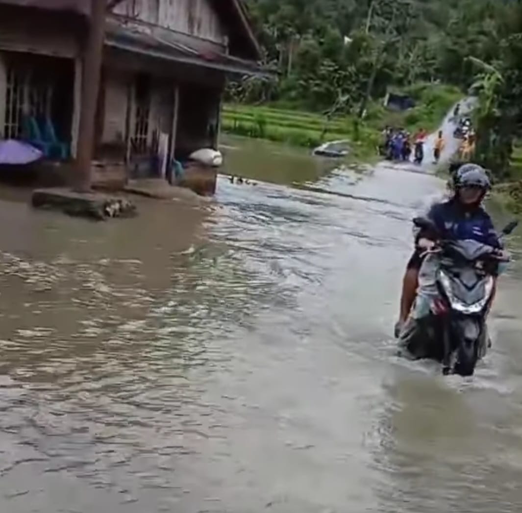 Intensitas Hujan Tinggi, Pakkat Dilanda Longsor dan Banjir