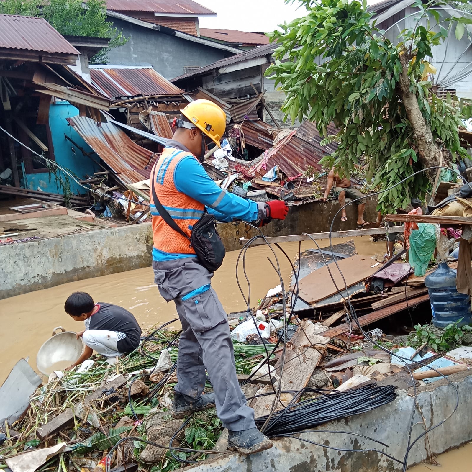 PLN Bergerak Cepat Pulihkan Kelistrikan Pasca Banjir Di Padangsidimpuan