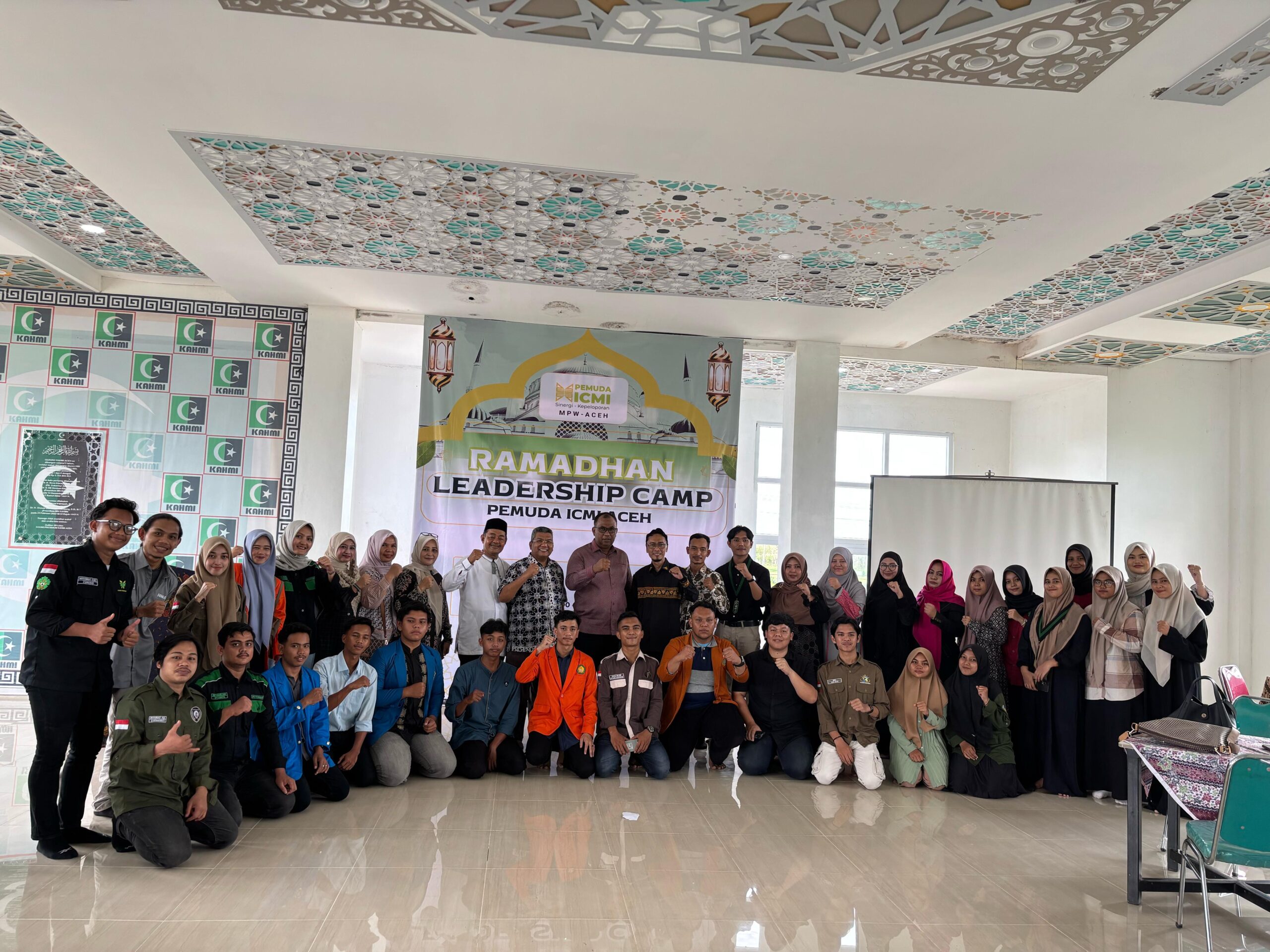 Ketua ICMI Aceh Dr.Taqwaddin tampil pada acara Ramadhan Leadership Camp Pemuda ICMI Aceh digabung KAHMI Limpok Aceh Besar, Sabtu (15/03/25).(Waspada/T.Mansursyah)