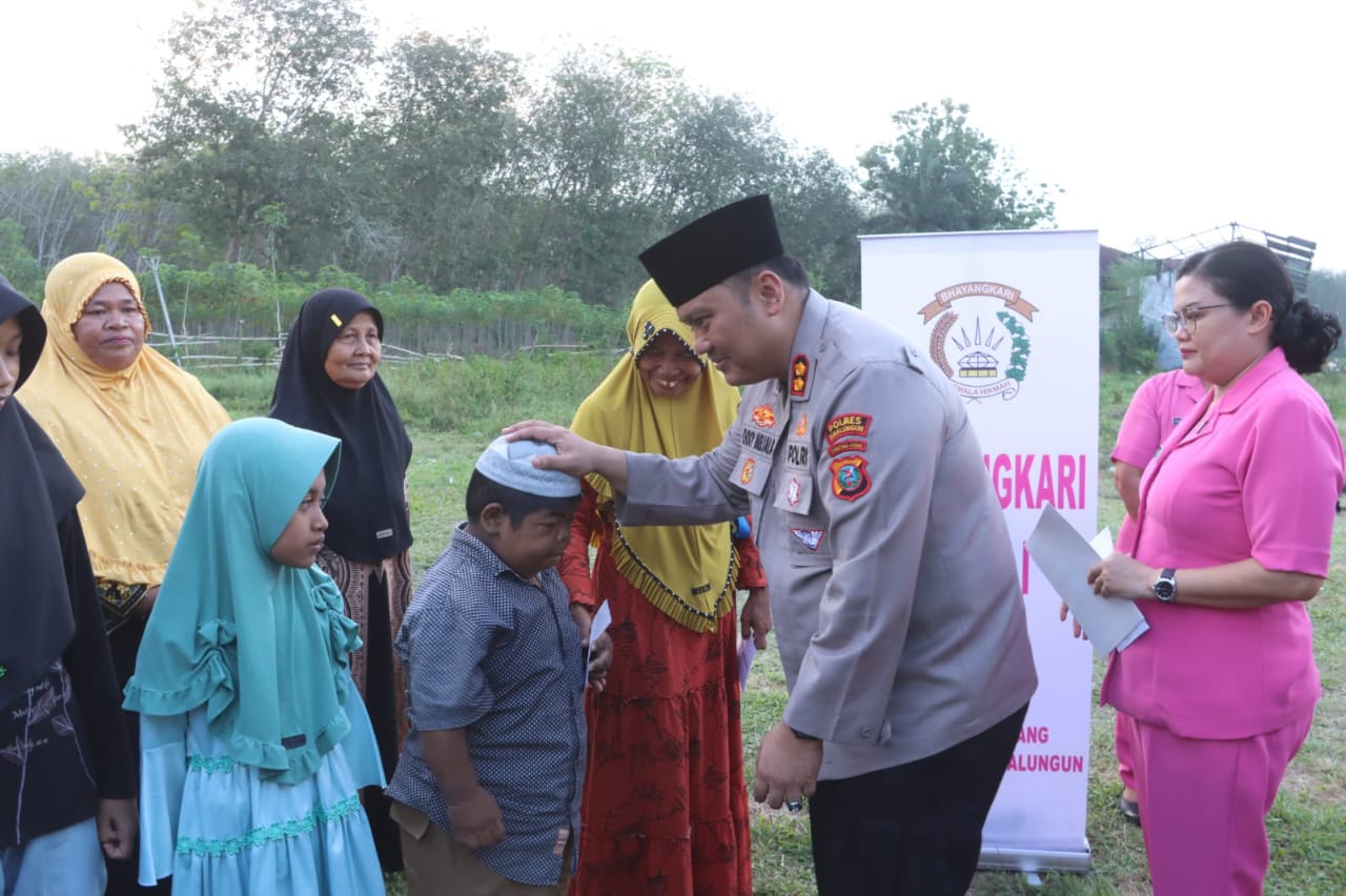 Polres Simalungun Berbagi Kebahagiaan Dengan Yatim Dan Dhuafa Di Serbalawan