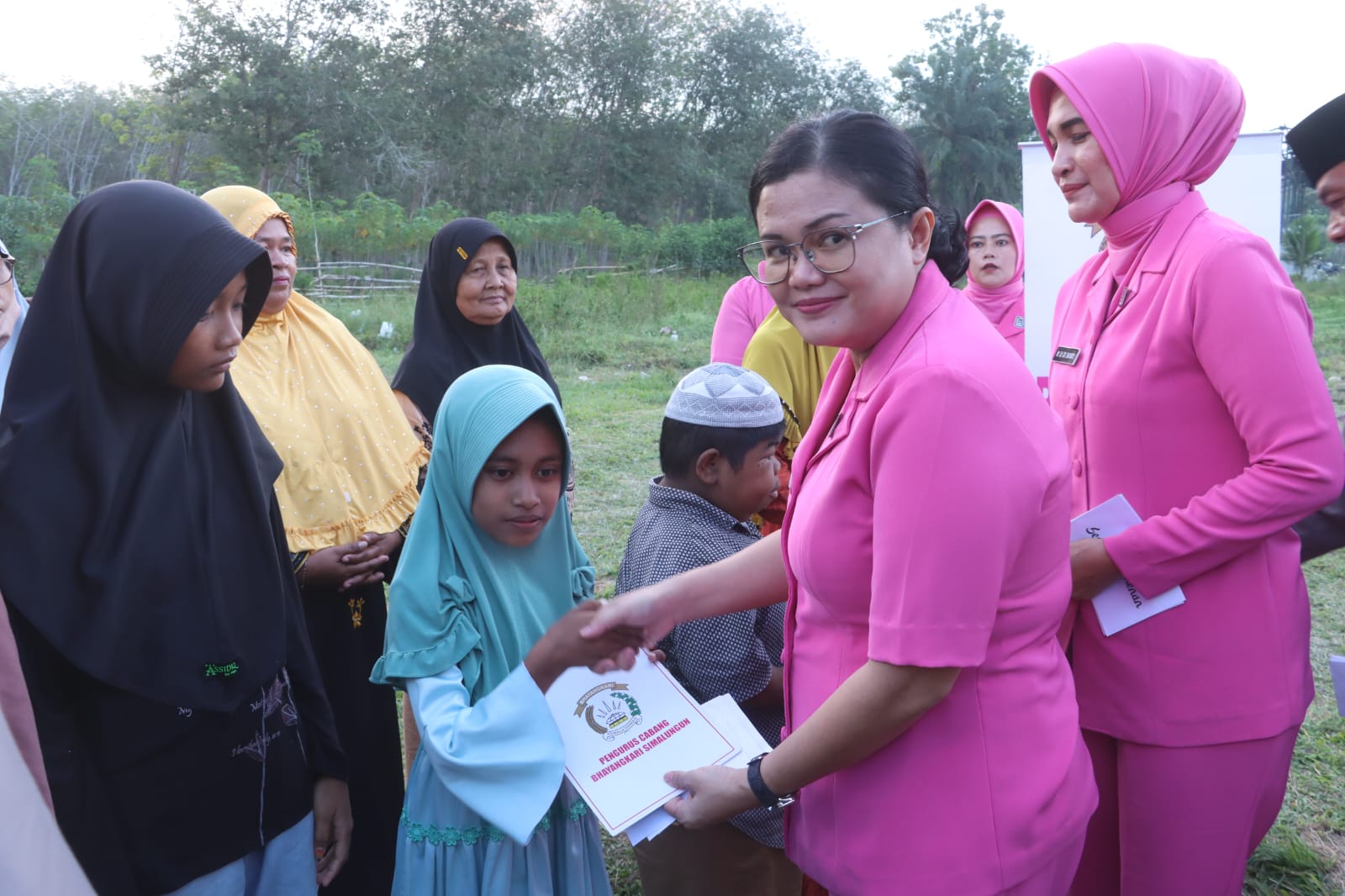 Polres Simalungun Berbagi Kebahagiaan Dengan Yatim Dan Dhuafa Di Serbalawan