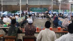 Wakil Rais PCNU Aceh Timur, Abiya Dr. Faisal M. Nur, Lc, MA, menyampaikan tausiah dalam Ifthar PCNU Aceh Timur di D'Cafee Kota Idi, Aceh Timur, Sabtu (15/3). Waspada/Muhammad Ishak