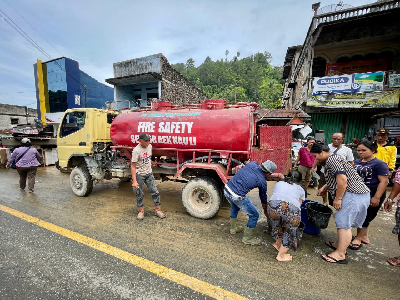 TPL Turut Prihatin, Gercep Bantu Korban Banjir Bandang Parapat