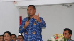 Bupati Toba, Effendi SP. Napitupulu saat menghadiri Musrembang kecamatan Tampahan, Senin (17/3). Waspada/Ist