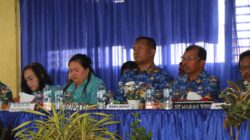 Bupati Toba, Effendi SP. Napitulu bersama Wabup, Audi Murphy O. Sitorus, Ketua DPRD Toba, Frans Hendrik Tambunan, Ketua TP-PKK Kabupaten Toba, Ny Astita Effendi Napitupulu dan Wakilnya Ny Riama Audi Murphy Sitorus saat menghadiri Musrembang Kecamatan Balige, Senin (17/3). Waspada/Ist