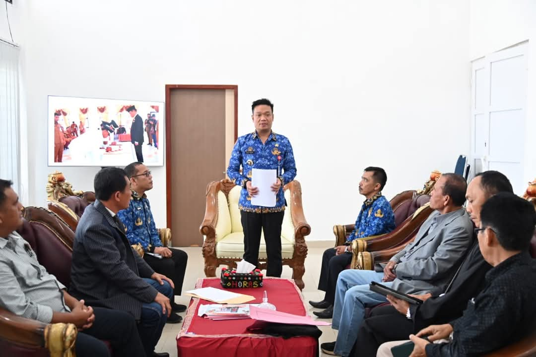 GAPEKANAS Humbahas melakukan audensi ke ruang kerja bupati di Komplek Perkantoran Bukit Inspirasi. Waspada/Ist