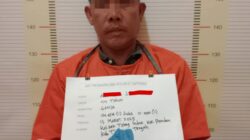 AS, 44, nelayan, warga Kecamatan Pandan diamankan di Polres Tapteng karena kasus narkoba jenis Ganja, Selasa (18/3). Waspada/ist