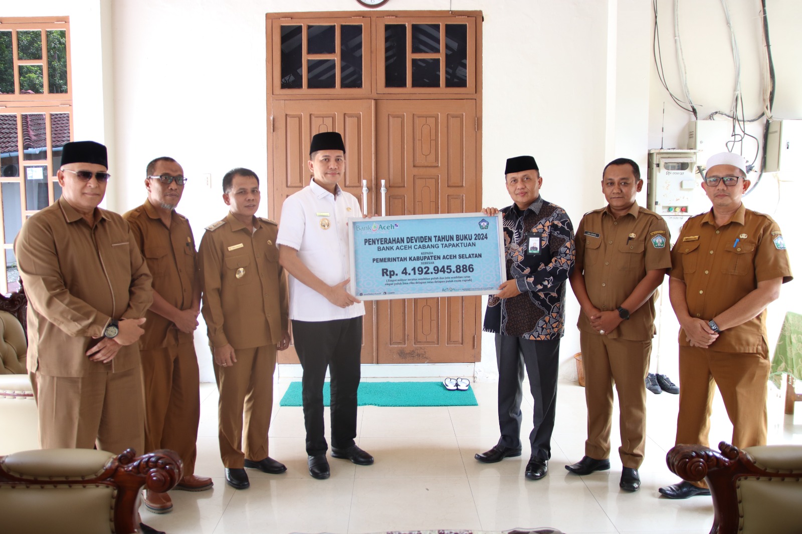 Pemkab Aceh Selatan Terima Dividen Rp4,1 Miliar Dari Bank Aceh Syariah