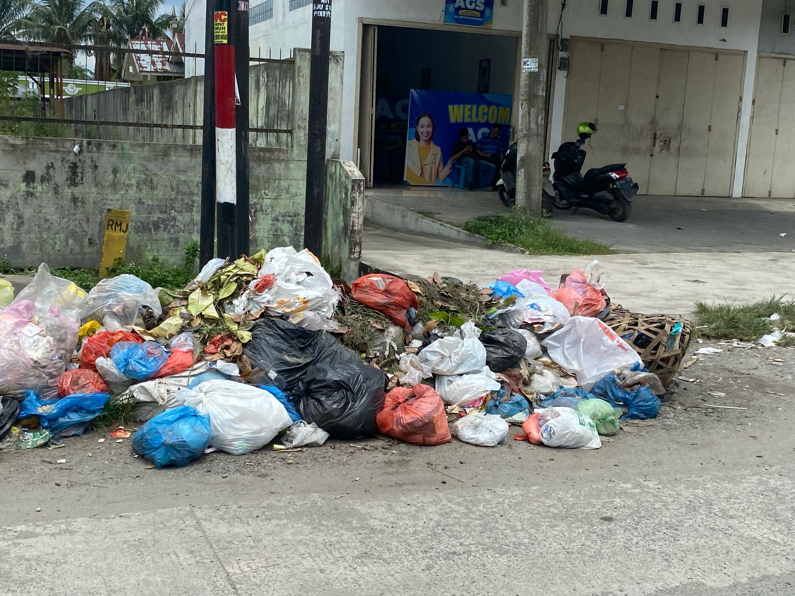 Sampah Berserakan Di Kota Binjai