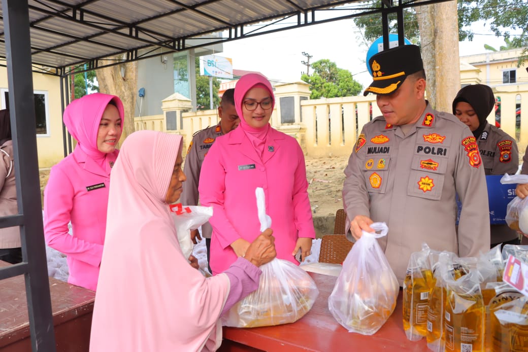 Polres Aceh Tamiang Gelar Pasar Murah, Hanya Rp110 Ribu Per Paket