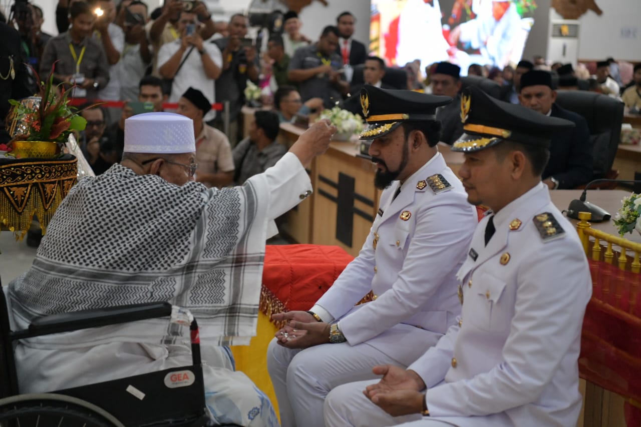 Lantik Pasangan AZAN, Mualem Akan Tertibkan Perusahaan Sawit