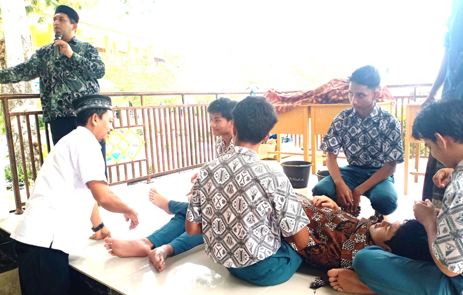 Siswa SMA Negeri 9 Banda Aceh sedang mengikuti pelatihan takjiz mayit di aula sekolah. Pelatihan tersebut merupakan bagian dari kegiatan pendidikan ramadhan 2025 yang diselenggarakan oleh sekolah untuk mendalami berbagai aspek keagamaan.(Waspada/T.Mansursyah)