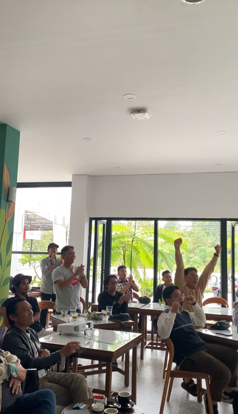 Keseruan Nobar Timnas Di Queen Parrona Hotel Siborong-borong