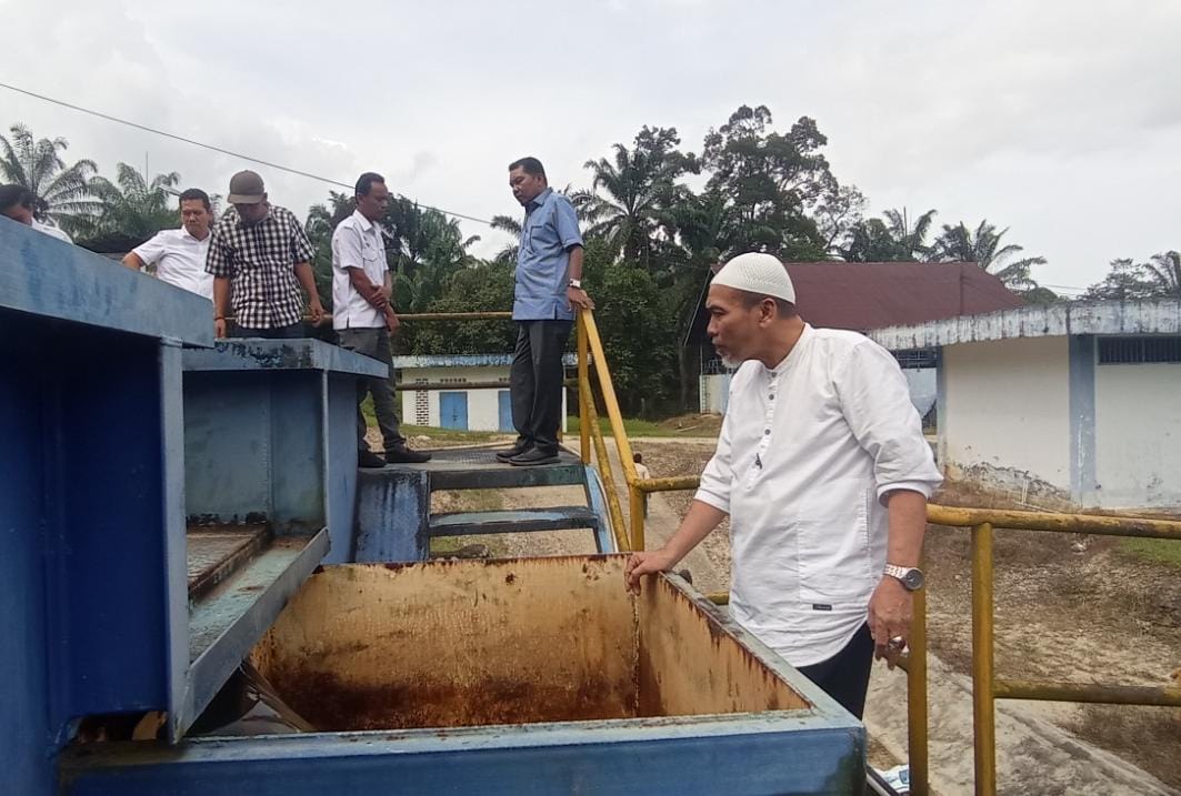 Direktur, Dewas Kunjungi Pusat Instalasi Pengolahan Air Tirta Keumuneng