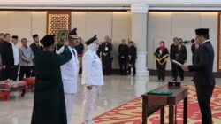 Gubsu Bobby Afif Nasution melantik Bupati Madina dan Wakil, Saipullah Nasution -Atika Azmi di Aula Raja Inal Siregar, Kantor Gubsu, Jumat (21/03). (Waspada/Ist.)