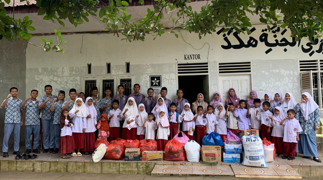 MAN 1 Padangsidimpuan Santuni Anak Yatim Panti Asuhan Hayat Dan Al-Manar