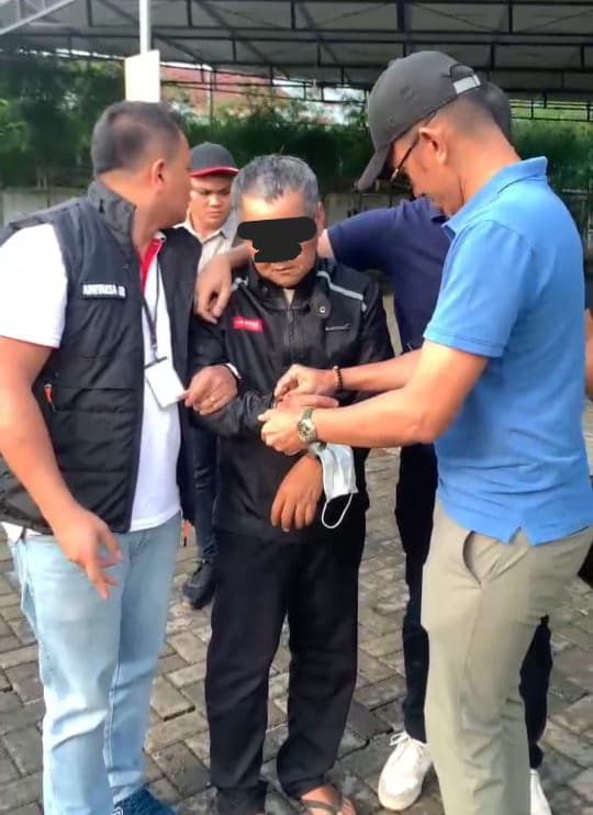 Tim Tabur Kejari Nisel berhasil mengangkap DPO tersangka tindak pidana korupsi di Kecamatan Binjai Utara, Kota Binjai, Jumat (21/3). Waspada/ist