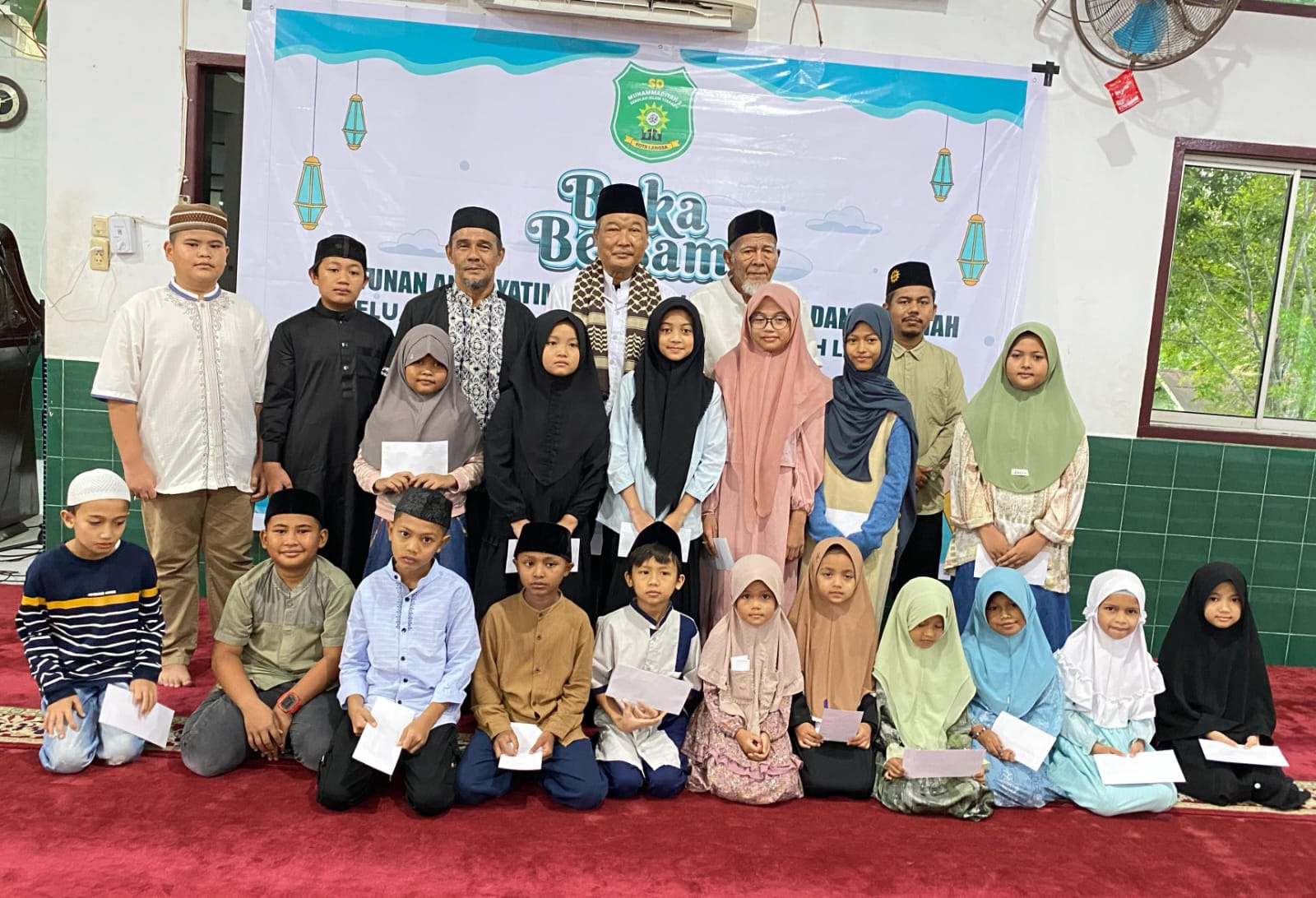 SD 2 Muhammadiyah Langsa Berbagi Berkah Bersama Warga Dan Santuni Yatim