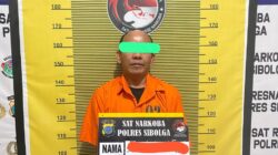 S alias U, 42, seorang wiraswasta berdomisili di Jalan Rasak No. 27, Kelurahan Pancuran Dewa, Kecamatan Sibolga Sambas, Kota Sibolga diamankan Sat Resnarkoba Polres Sibolga karena kasus narkotika jenis Sabu, Senin (24/3). Waspada/ist