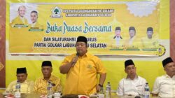 Ketua DPD Partai Golkar Labusel, M. Romadon saat membuka kegiatan buka puasa bersama, Senin (23/3/2034). Waspada/Deni Daulay