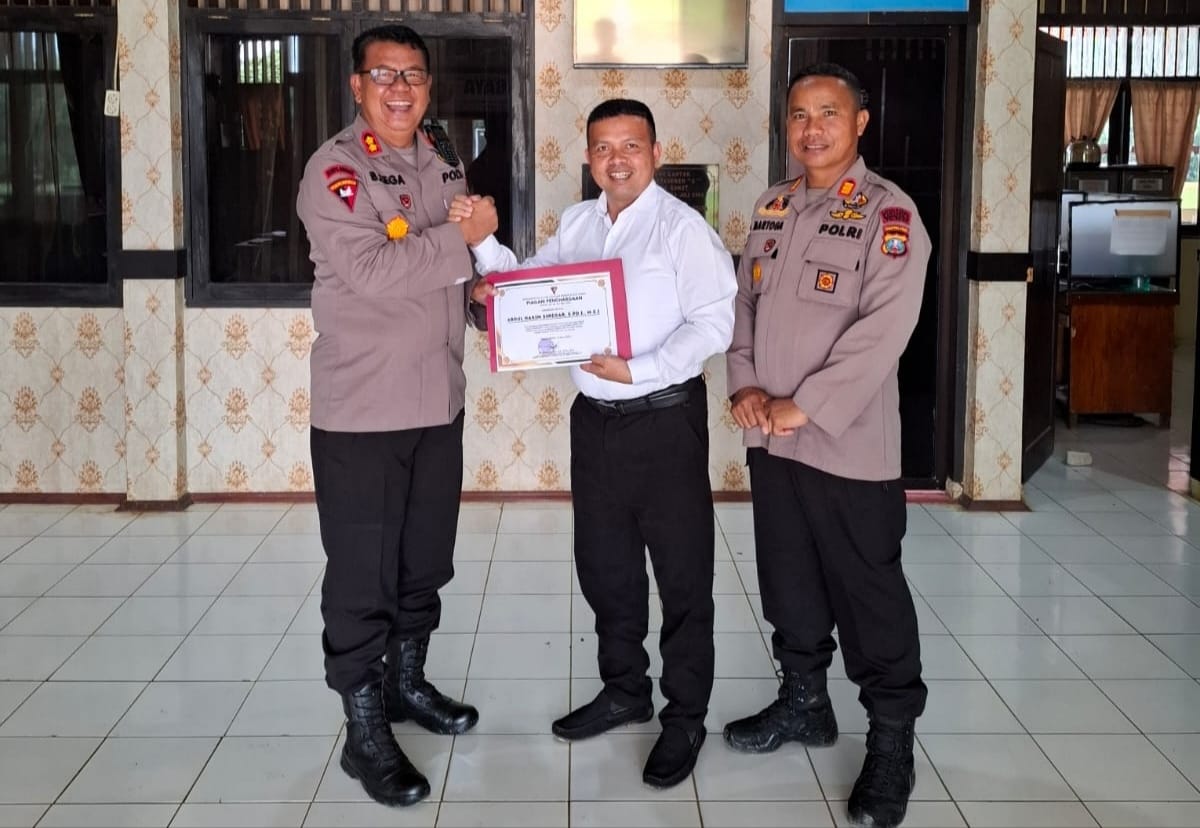 Kepala MAN IC Tapsel Dapat Penghargaan Dari Batalyon C Brimob Polda Sumut