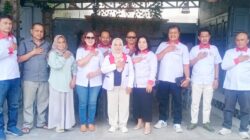 Ketua BKNDI Sumut, dr.Tukinah didampingi Sekretaris AK Ginting dan Bendahara Aspiardi, Ketua BKNDI Sergai Gober Hermanto, Pengurus BKNDI Sumut saat berkunjung ke dapur mandiri MBG di Desa Firdaus Kec.Sei Rampah, Selasa (25/3) Waspada/Edi Saputra.