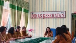 WAKIL BUPATI Humbahas, Junita Rebekka Marbun saat mendengar dinamika layanan publik di lintas OPD. Waspada/Ist