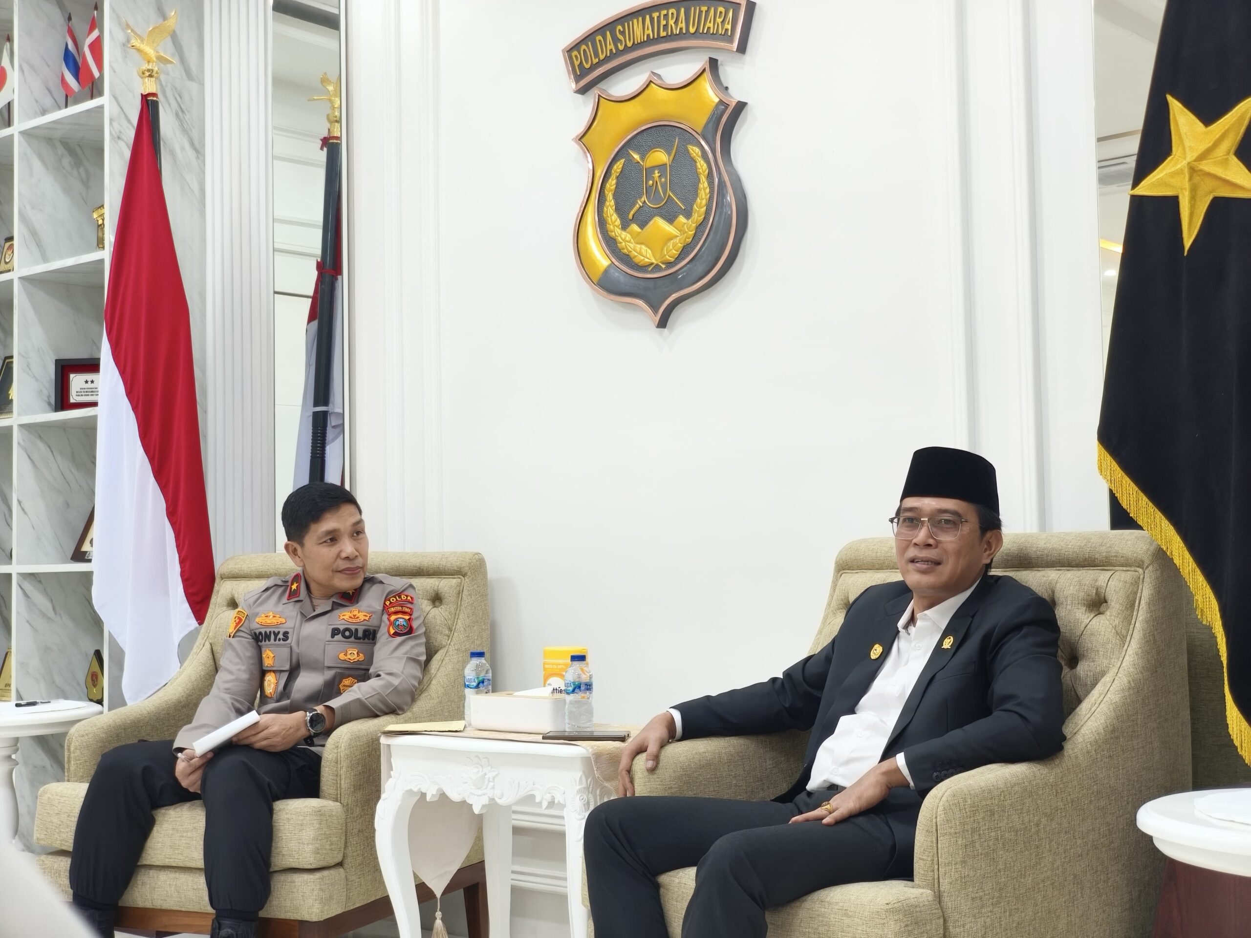 ANGGOTA Komite I DPD RI, Pdt, Penrad Siagian melakukan audiensi dengan Kapolda Sumut, Irjen Pol. Whisnu Hermawan Februanto yang diwakili oleh Wakapolda Brigjen. Pol. Rony Samtana. Waspada/ist