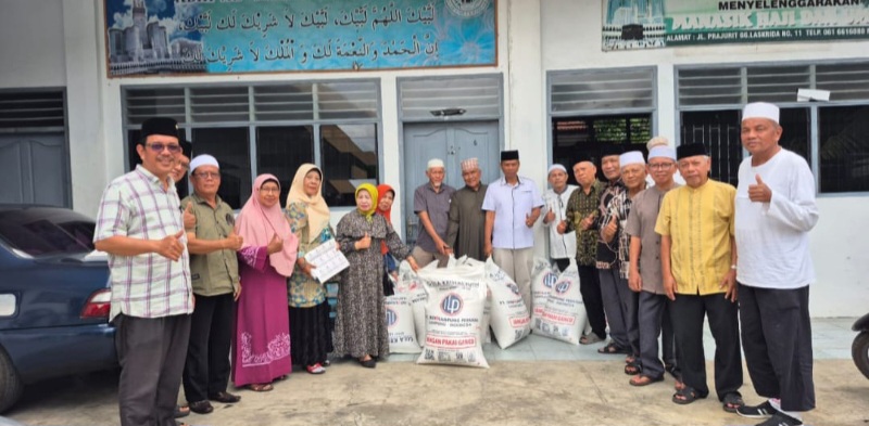 IPHI Kota Medan Salurkan 1 Ton Gula Dan Makanan Buka Puasa Untuk Duafa