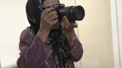 Nenek 90 Tahun Berkamera DSLR Jadi Viral, Dihadiahi Lensa Baru