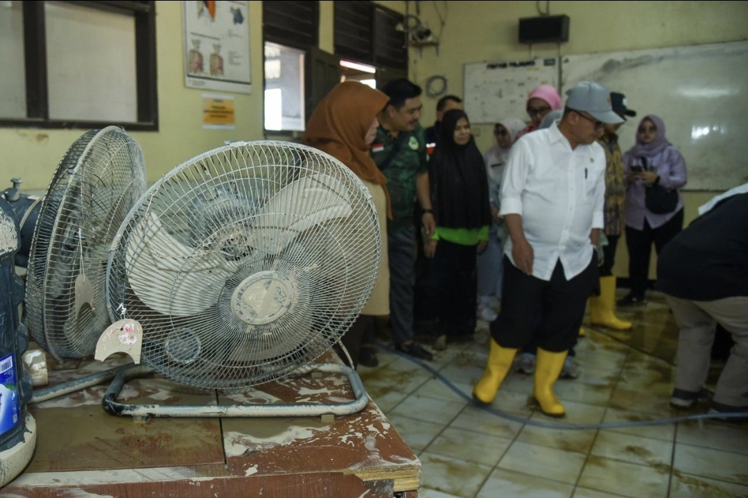 168 Sekolah di Kabupaten dan Kota Bekasi Terdampak Banjir, Mendikdasmen: Kerusakan Dipetakan