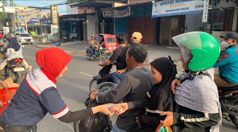 Berkah Ramadan, Alfamidi Berbagi Takjil Gratis Di Medan