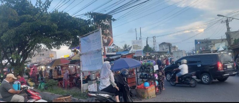 Lapak Pedagang Liar Sebabkan Kemacetan Di Simpang Jodoh Tembung