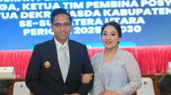 WALI Kota Medan Rico Tri Putra Bayu Waas (kiri) berfoto bersama Airin Rico Waas usai sang istri dilantik menjadi Ketua TP PKK Kota Medan periode 2025-2030, di Aula Raja Inal Kantor Gubernur Sumut, Kamis (13/3/2025). Waspada/ist