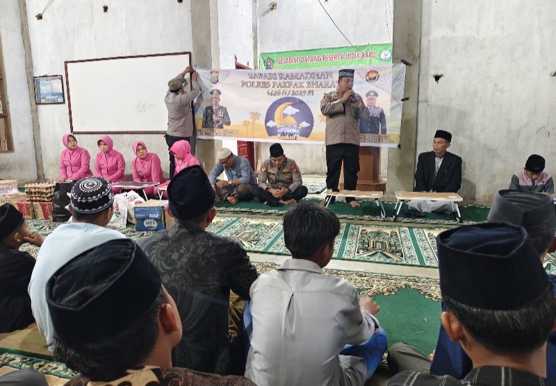 Waka Polres Pakpak Bharat Buka Puasa Bersama Jamaah Masjid Ponpes As - Syahaadah