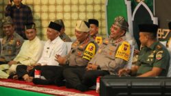 KAPOLRI Jenderal Listyo Sigit Prabowo bersama pejabat di Sumut dan Sultan Deli XIV saat safari Ramadan di Masjid Raya Al Mashun, Sabtu (22/3). Waspada/Ist