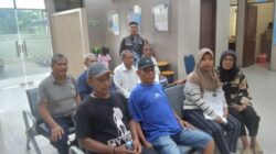 SEJUMLAH warga mendesak pelantikan Kepala Lingkungan (Kepling) Lingkungan XI, Kelurahan Sei Agul, Kecamatan Medan Barat dibatalkan. Alasannya, sang kepling diketahui bukan merupakan representasi atau dukungan dari masyarakat.Waspada/ist