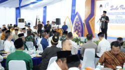 WALI Kota Medan Rico Tri Putra Bayu Waas menggelar buka puasa bersama dengan seluruh pemangku kepentingan kota, di antaranya unsur Forkopimda Kota Medan, Tokoh Agama, Tokoh Masyarakat, OPD, Camat, Lurah, pengurus partai, Ketua KPU, Bawaslu serta anggota DPRD Medan di Rumah Dinas Wali Kota Medan, Jum'at (14/3/2025). Waspada/Ist