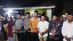 Ketua Komisi VIII DPR RI, Marwan Dasopang dan Bupati Palas Putra Mahkota buka puasa bersama dengan Pengurus Parsadaan Dalihan Natolu. (Waspada/Ist)