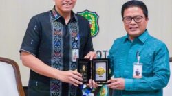 Wali Kota Medan Rico Waas diabadikan bersama Dirut PT Bank Sumut dan jajarannya. Waspada/ME Ginting